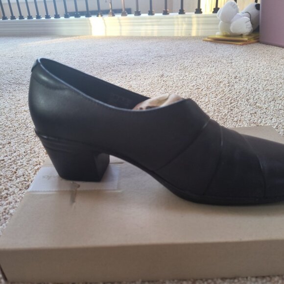 Clarks Black Loafer shoe-8 New in box - Picture 5 of 7